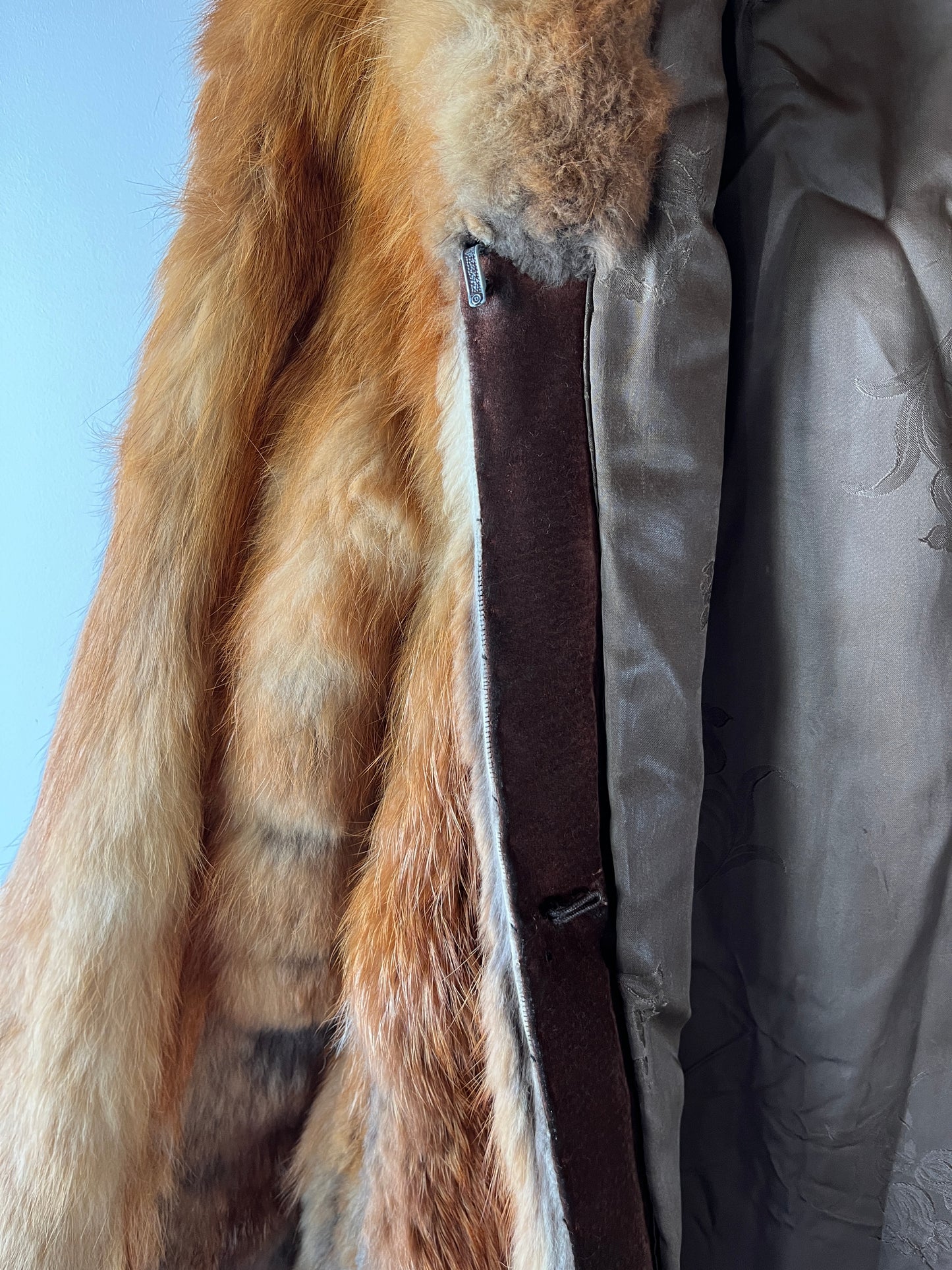 Manteau en fourrure roux doré