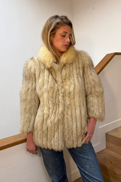 Manteau en fourrure galonné blanc