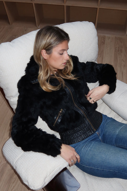 Veste courte noire en fourrure et cuir
