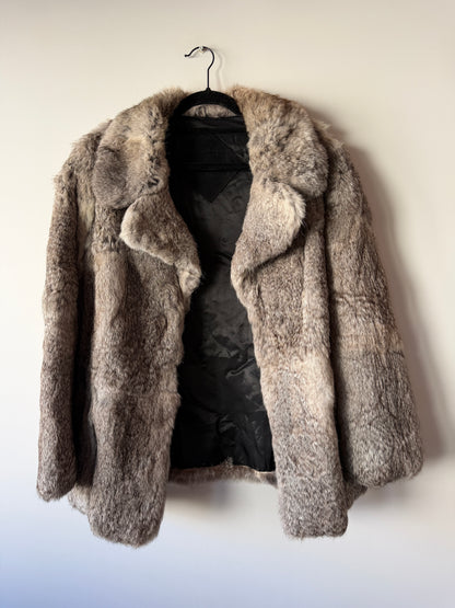 Manteau en fourrure gris