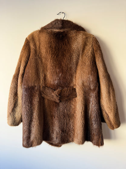 Manteau en fourrure forme caban