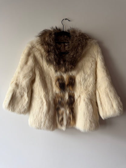 Veste en fourrure blanche et col gris
