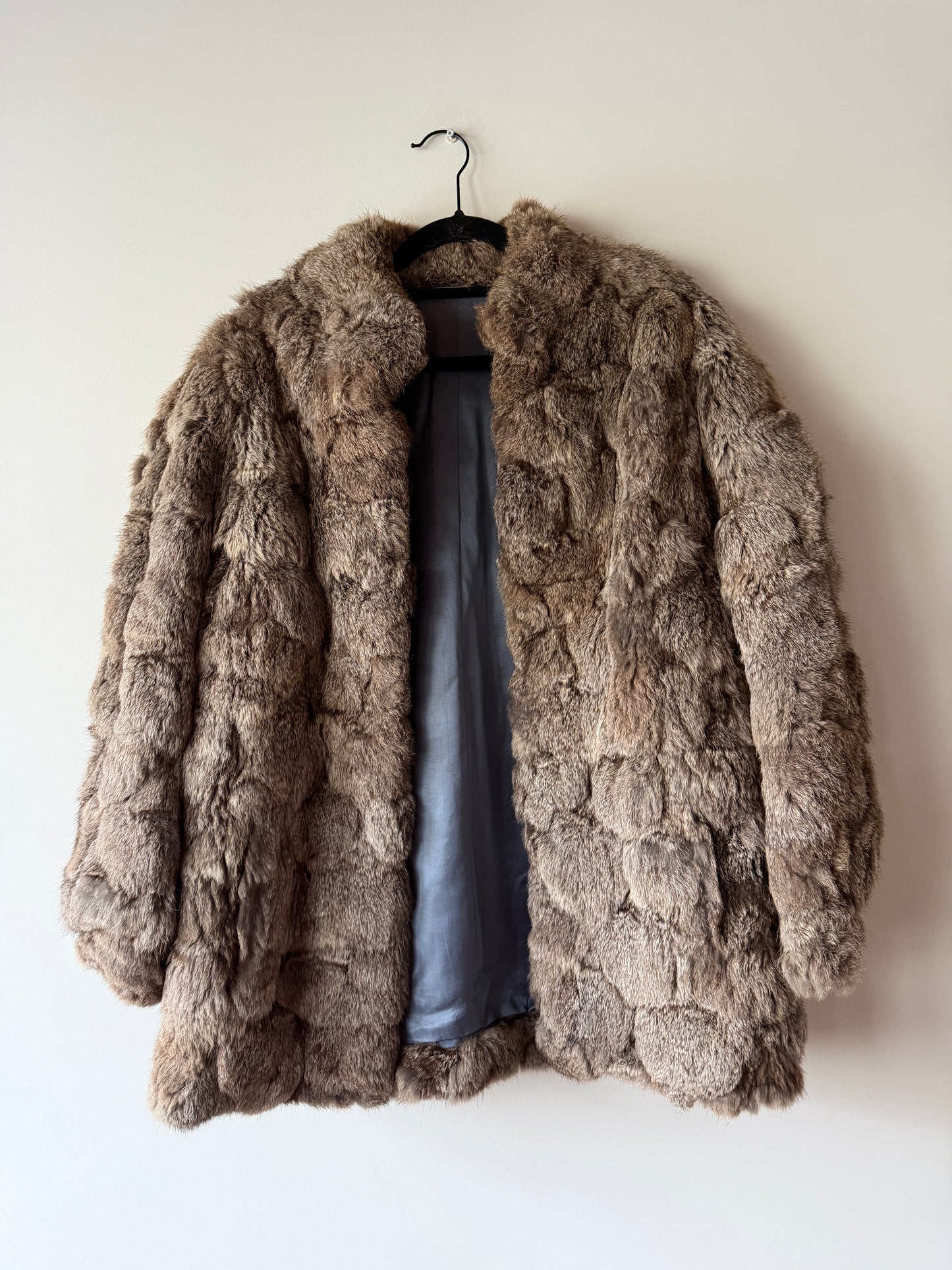 Manteau en fourrure gris