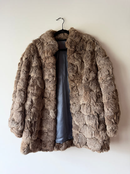 Manteau en fourrure gris