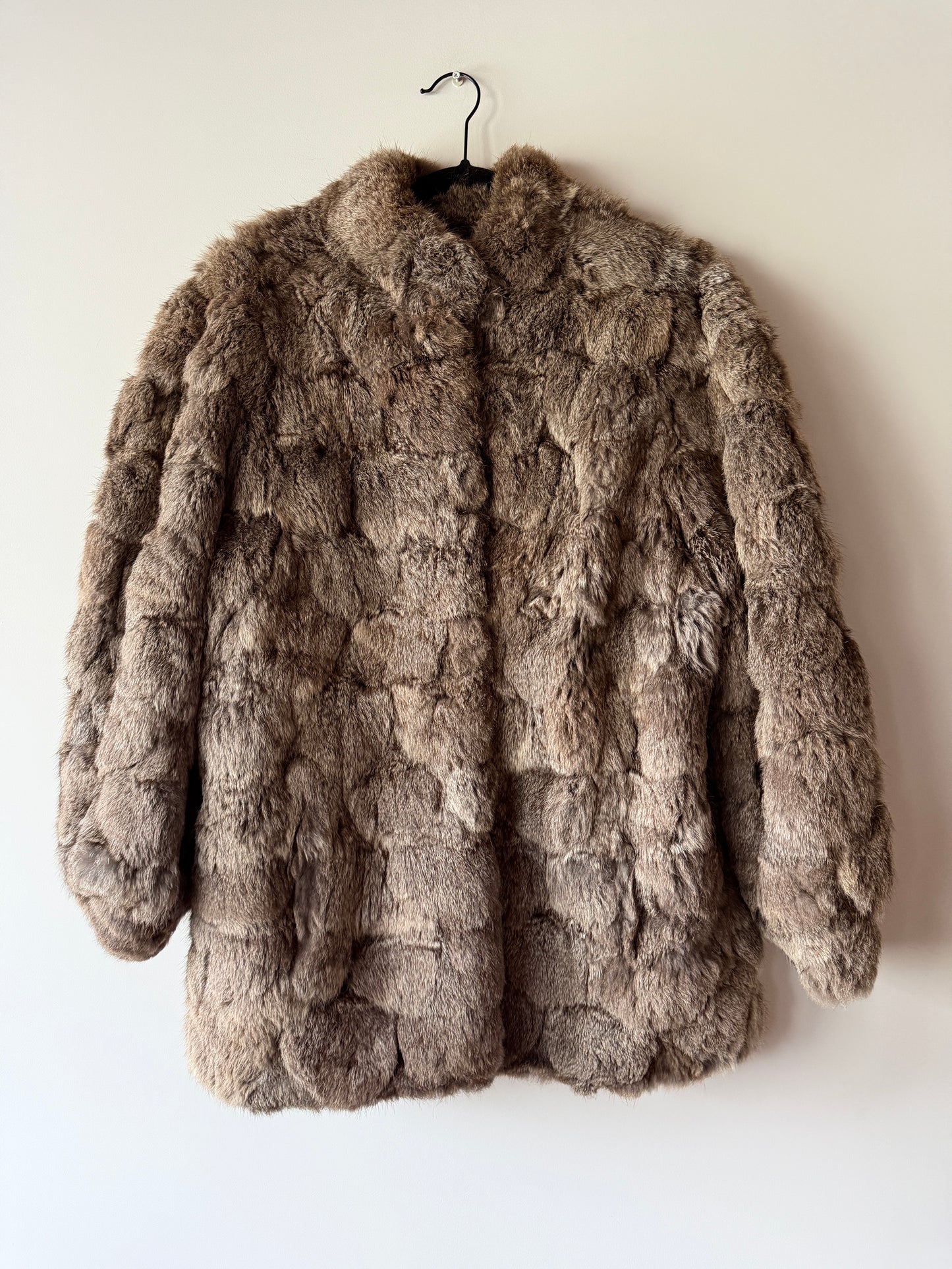 Manteau en fourrure gris