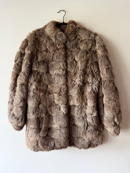 Manteau en fourrure gris
