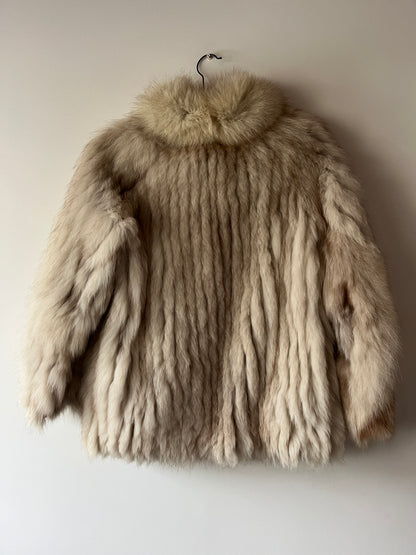 Manteau en fourrure galonné blanc
