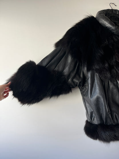 Veste en cuir et fourrure à manches chauve-souris