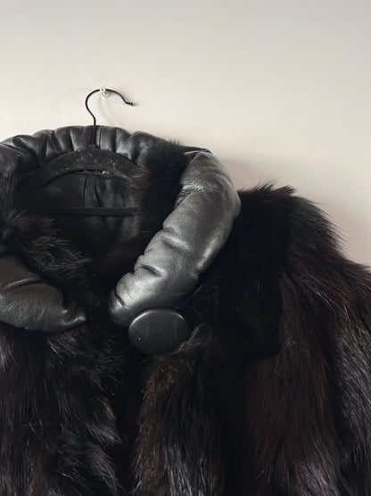 Veste en cuir et fourrure à manches chauve-souris