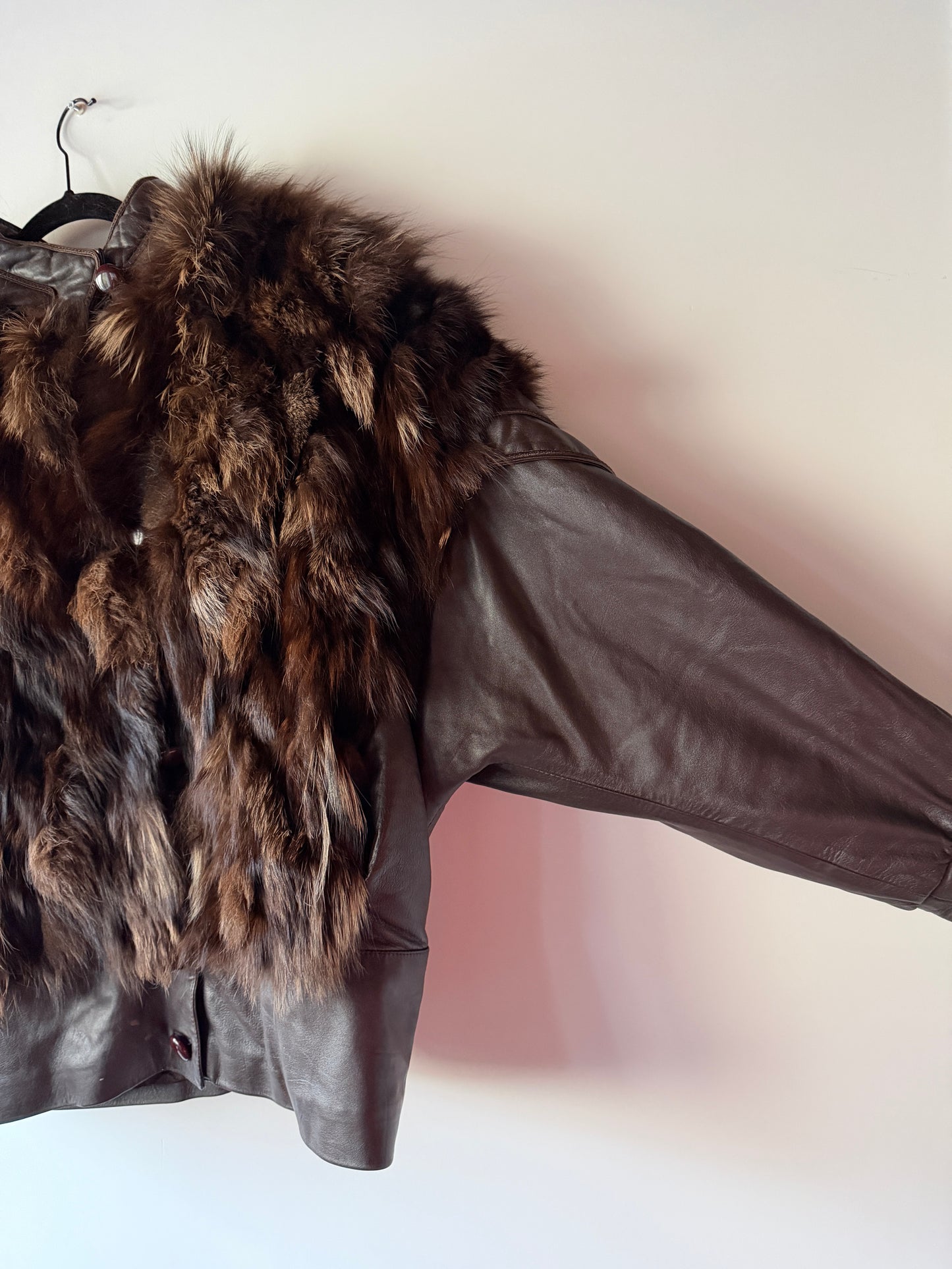 Veste en fourrure et cuir marron