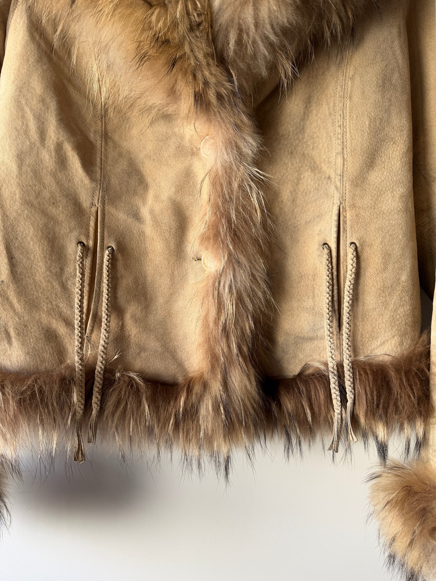 Veste en cuir avec bordures en fourrure beige