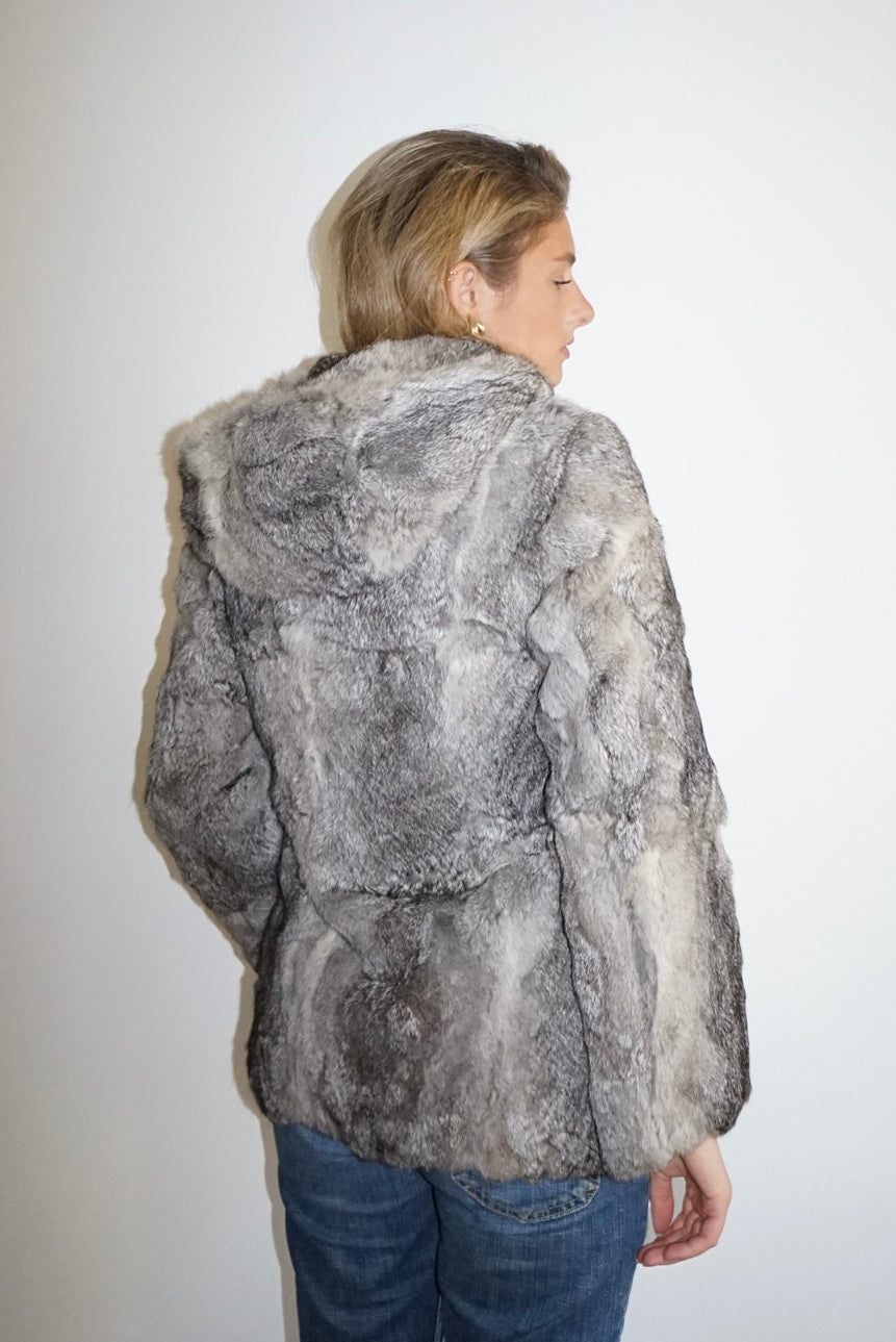 Veste à capuche en fourrure grise