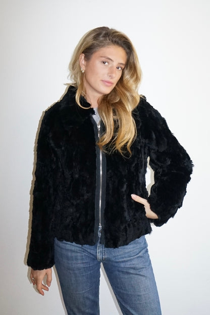 Veste courte en fourrure noire