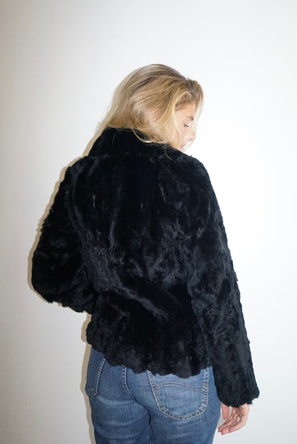 Veste courte en fourrure noire