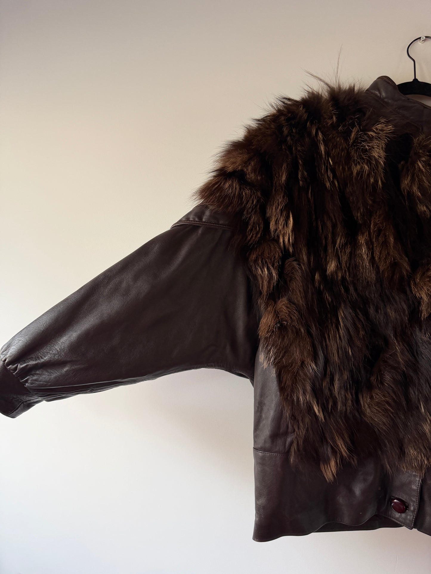 Veste en fourrure et cuir marron