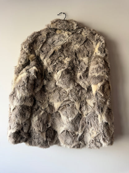 Manteau en fourrure gris et blanc