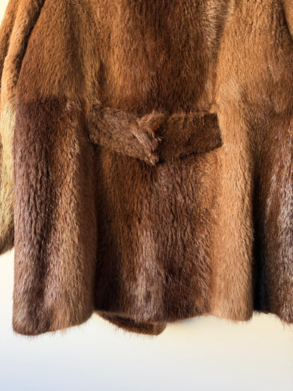 Manteau en fourrure forme caban