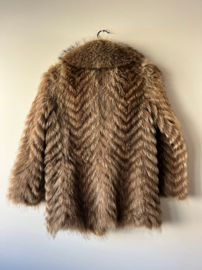 Manteau en fourrure galonné marron