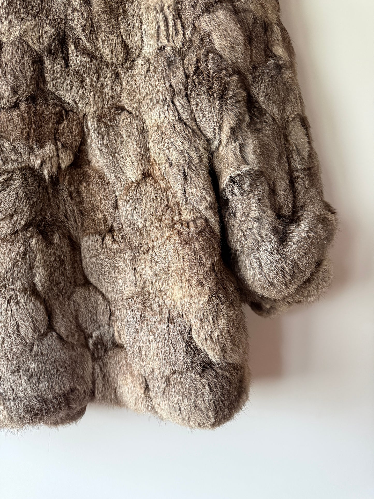 Manteau en fourrure gris