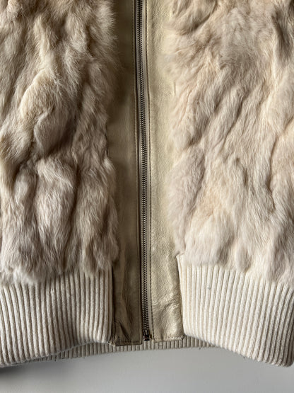 Veste courte en fourrure crème