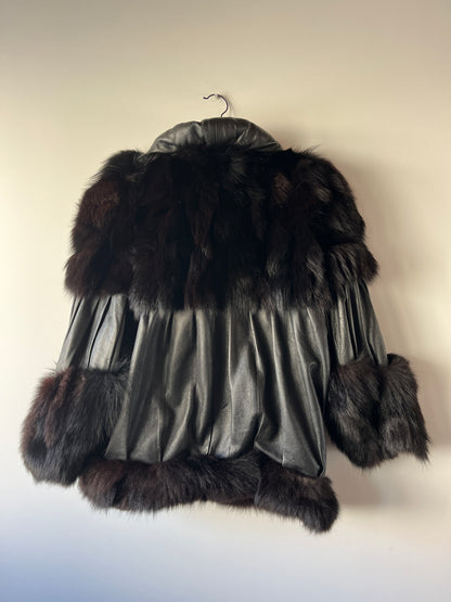 Veste en cuir et fourrure à manches chauve-souris