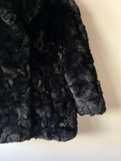 Manteau en fourrure noir