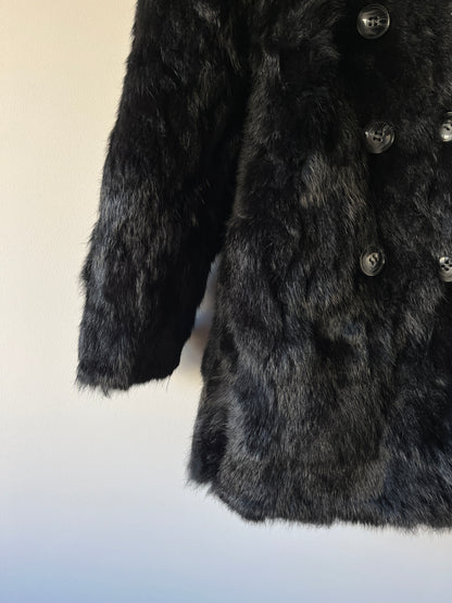 Manteau en fourrure forme caban