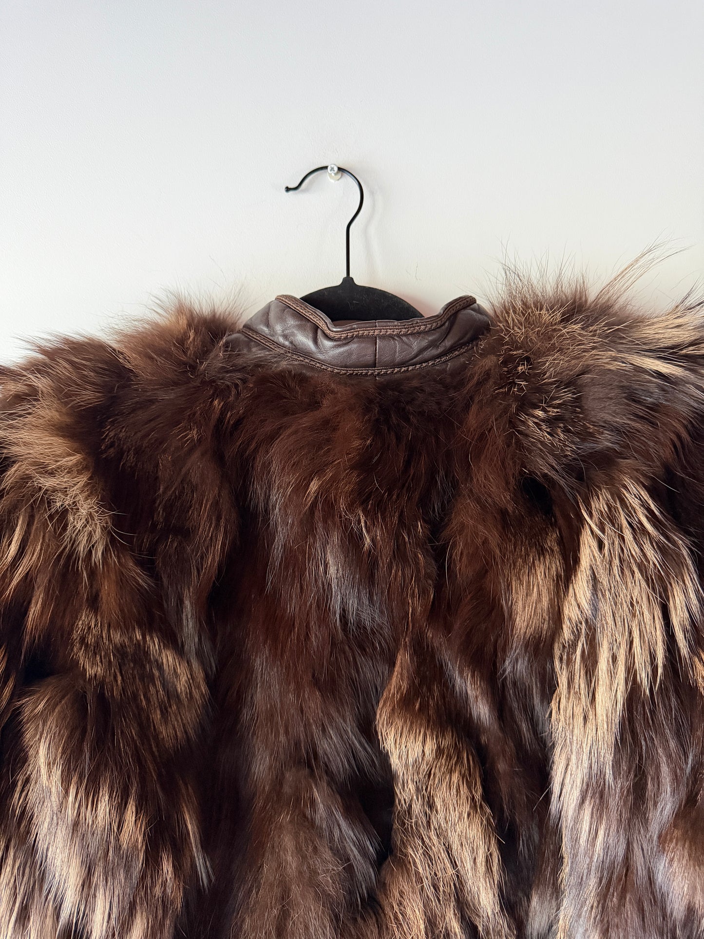Veste en fourrure et cuir marron