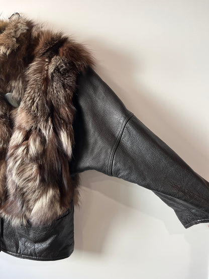 Veste en fourrure et cuir noir