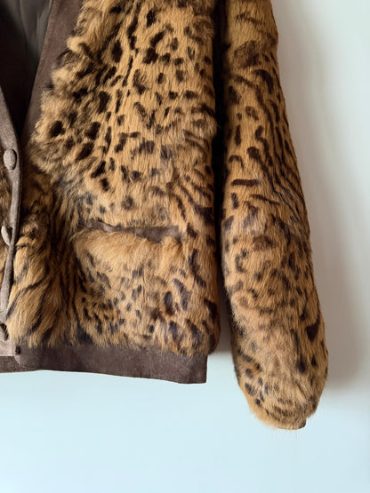 Veste en fourrure imprimée léopard