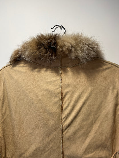 Manteau long beige avec bordures en fourrure