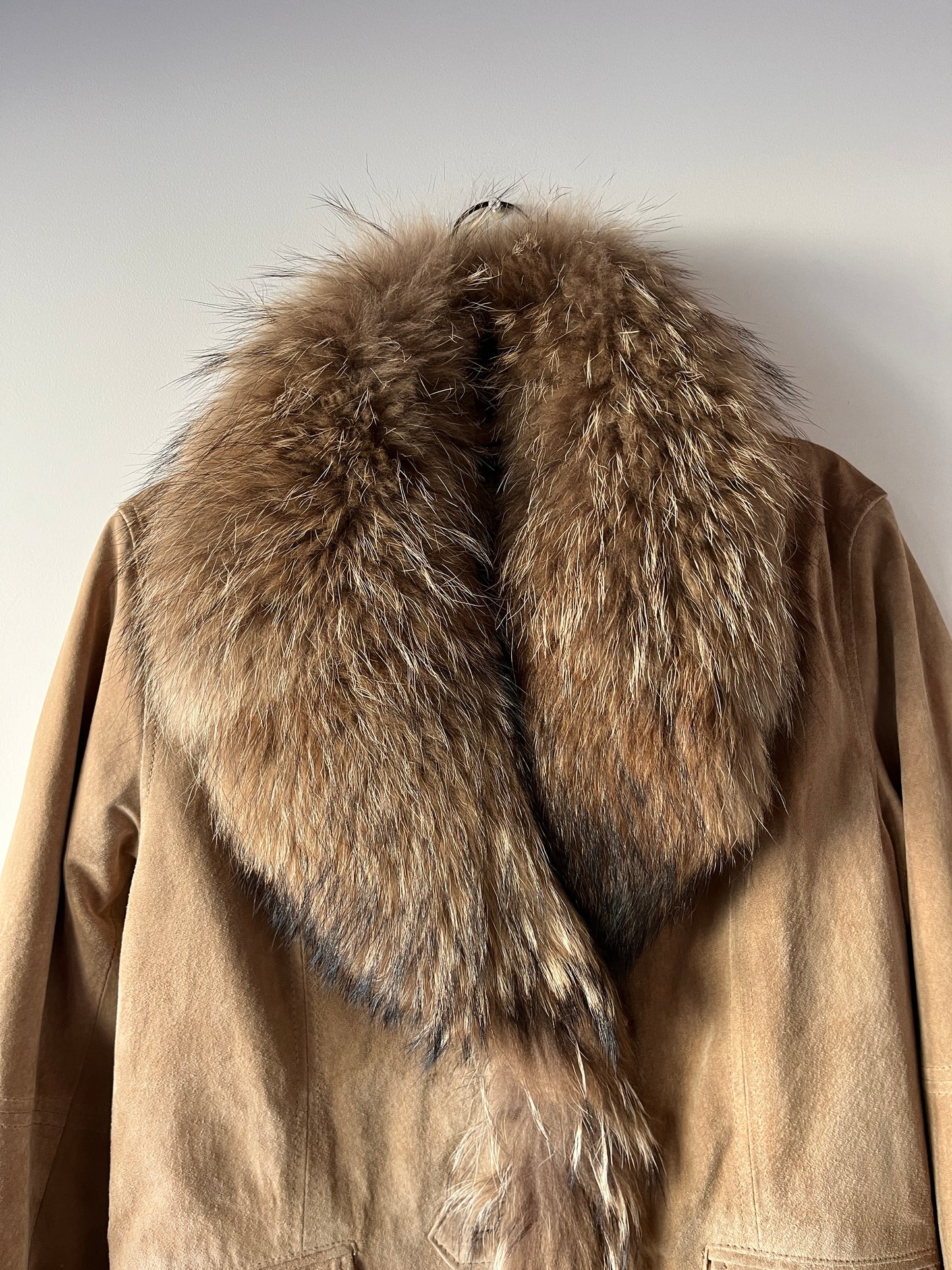 Veste en cuir avec bordures en fourrure beige