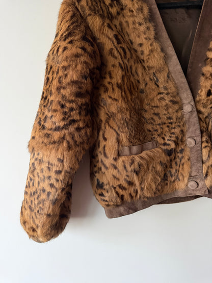 Veste en fourrure imprimée léopard