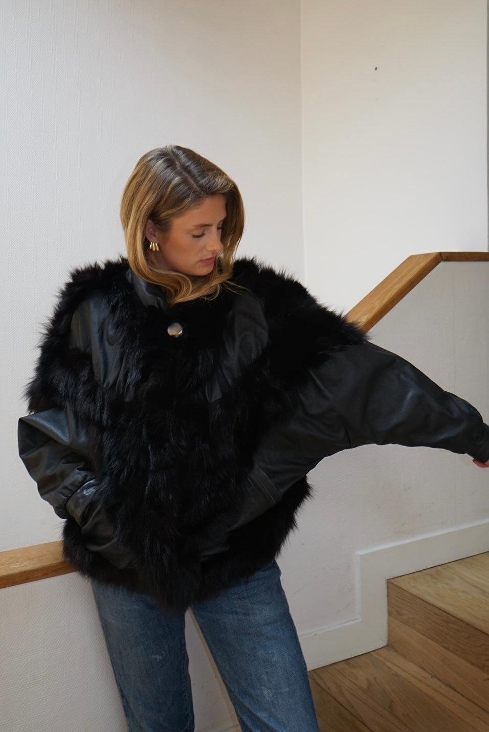 Veste en cuir et fourrure à manches chauve-souris