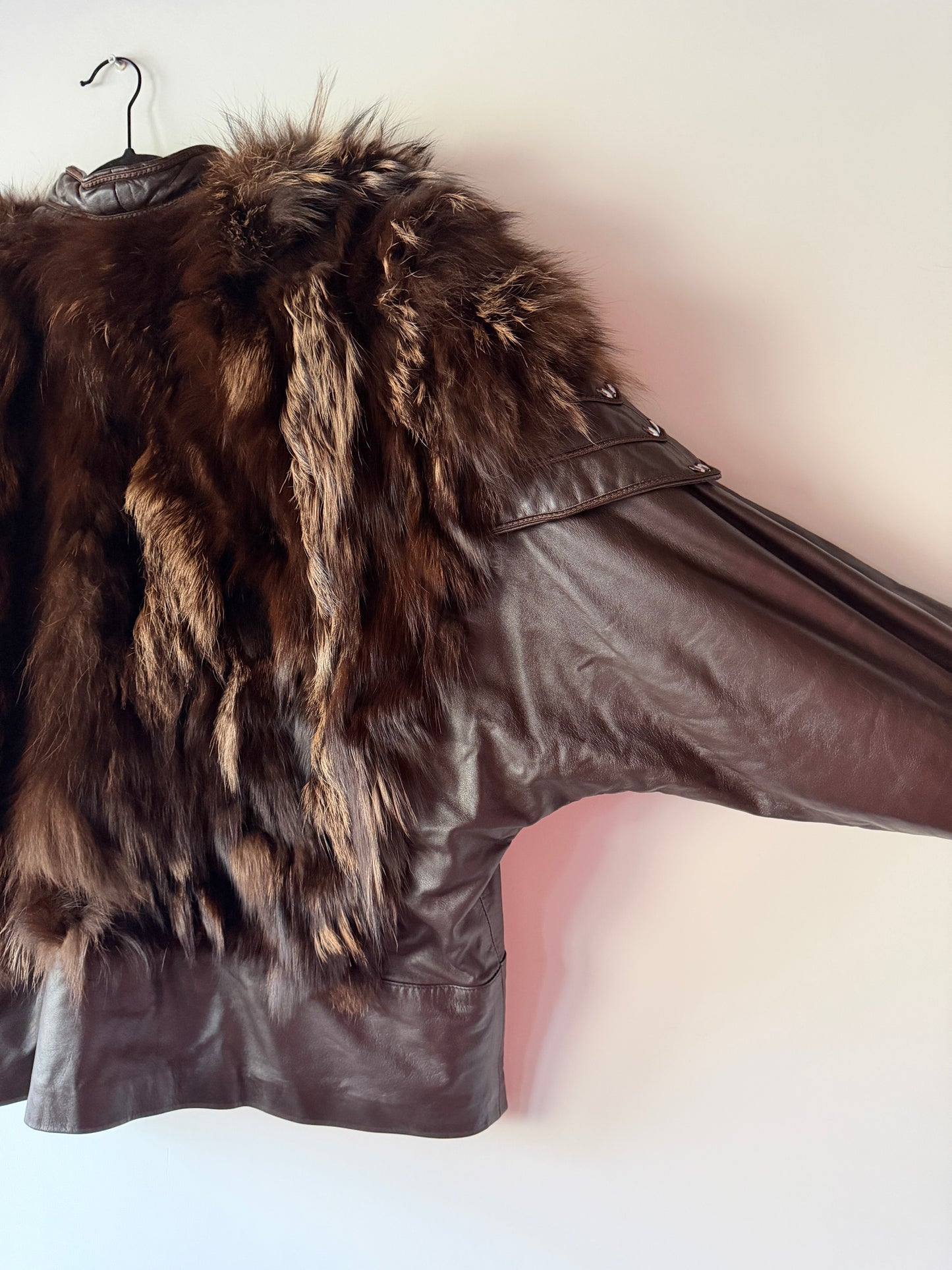 Veste en fourrure et cuir marron
