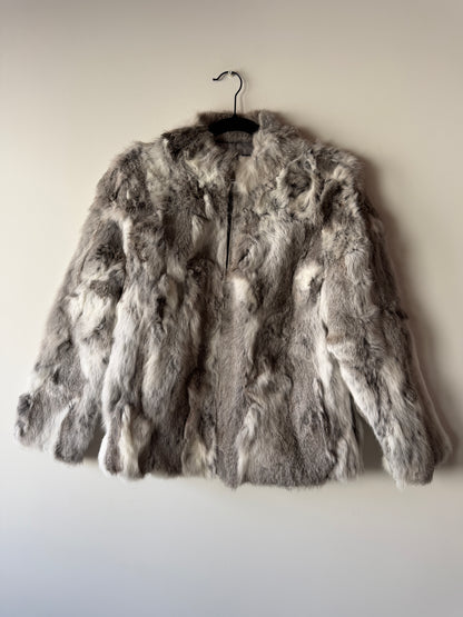 Veste en fourrure grise et blanche