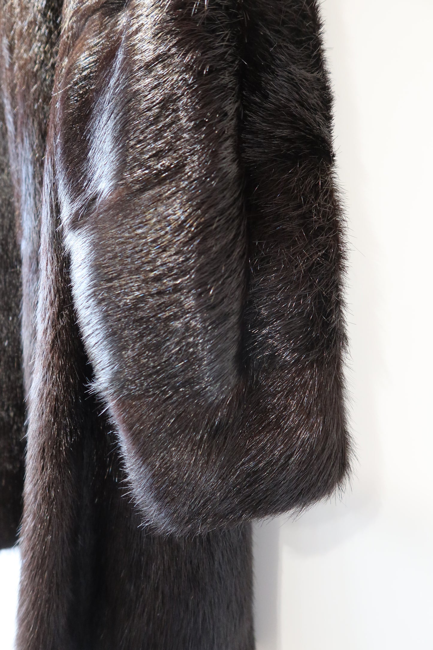 Manteau en fourrure marron foncé