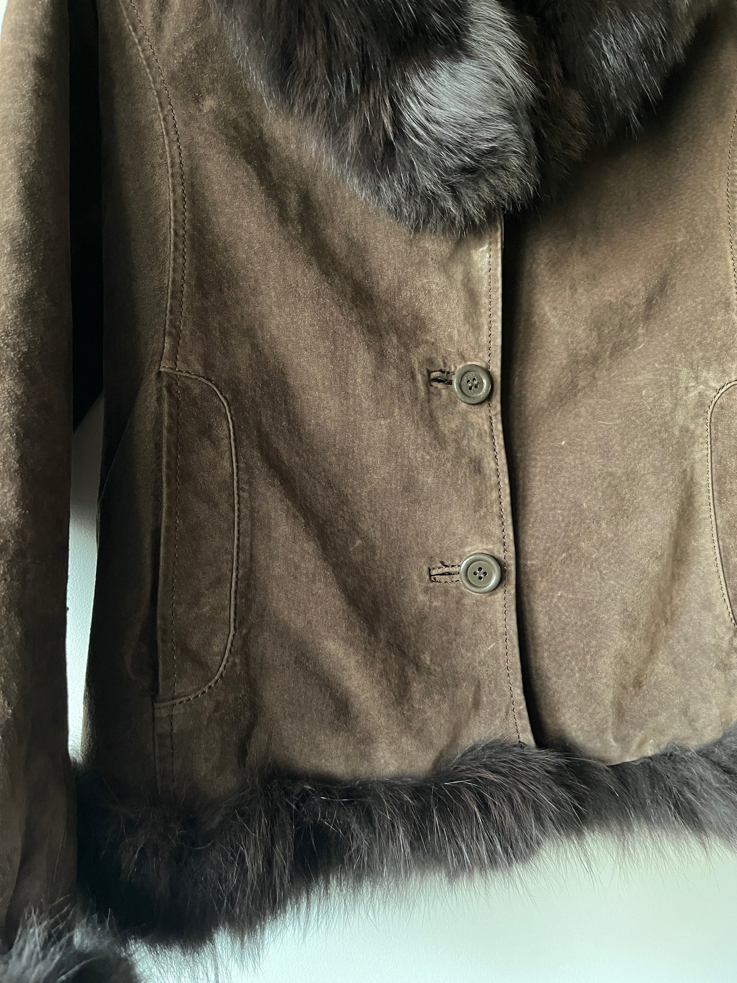 Veste en cuir avec bordures en fourrure marron