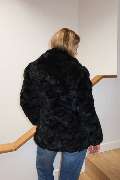 Manteau en fourrure noir