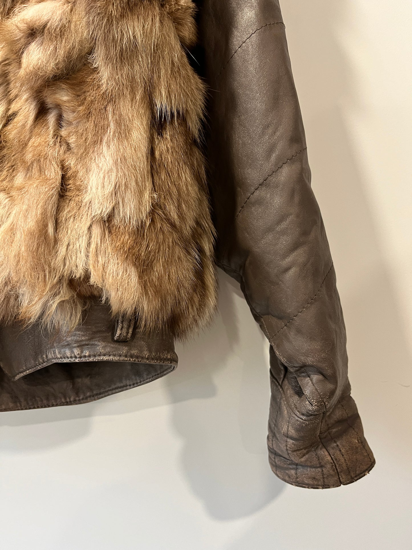 Veste en fourrure et cuir