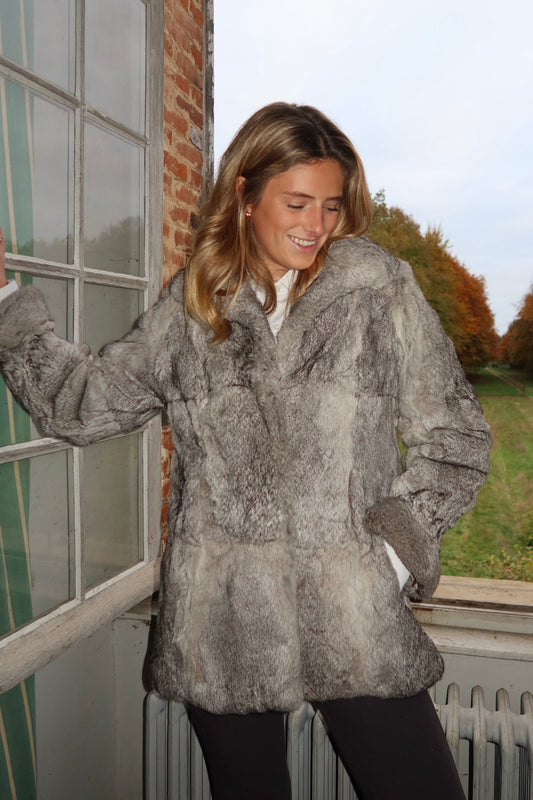 Manteau en fourrure gris