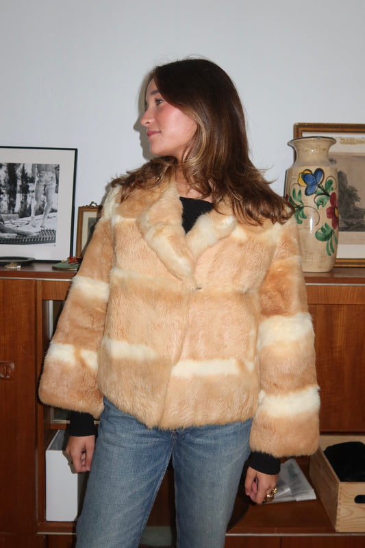Manteau court en fourrure beige et crème