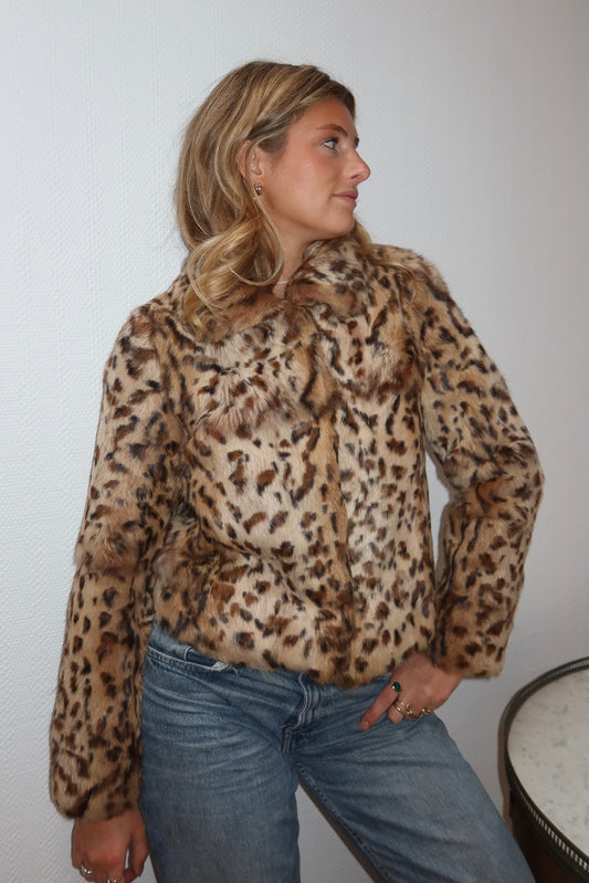Veste en fourrure imprimée léopard