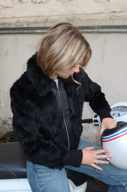 Veste courte en fourrure noire