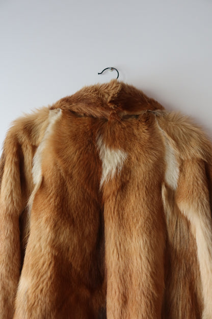 Manteau en fourrure beige avec col à revers