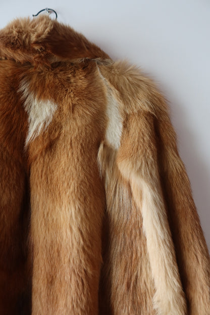 Manteau en fourrure beige avec col à revers