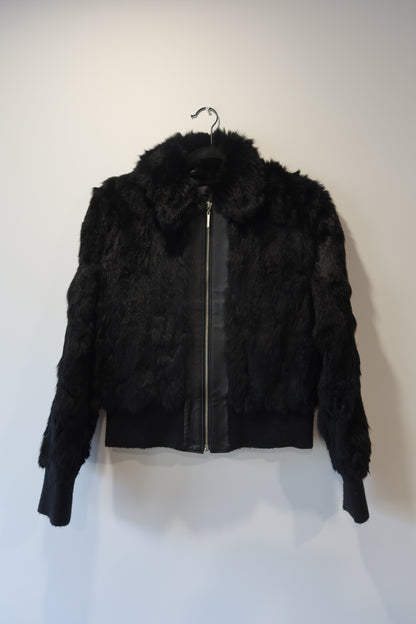 Veste courte en fourrure noire