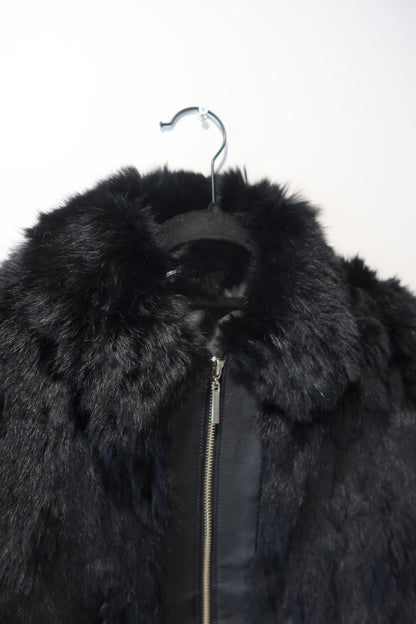 Veste courte en fourrure noire