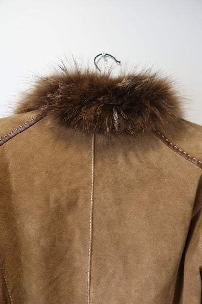 Veste en cuir avec bordures en fourrure