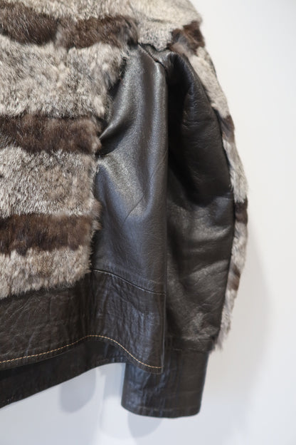 Veste courte en fourrure et cuir rayée